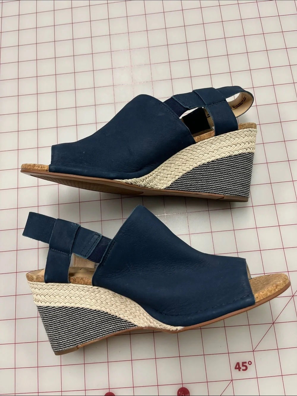 CLARKS 